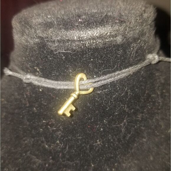 Gold Lock and key bracelet sets - Picture 5 of 7